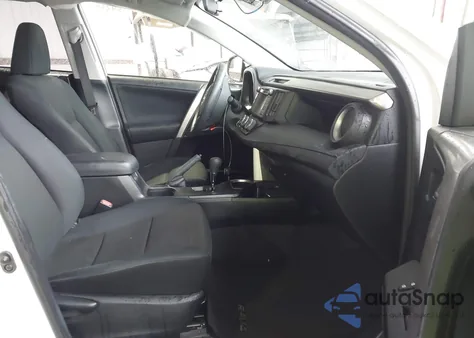 2017 Toyota Rav4 Le z USA, uszkodzony, nr VIN JTMBFREV6HJ714012